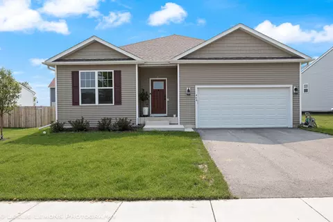 464 S Hahn Dr, Cortland, IL 60112