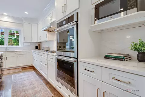 Kitchen - 192 Gage Rd, Riverside, IL 60546 photo 5 of 7