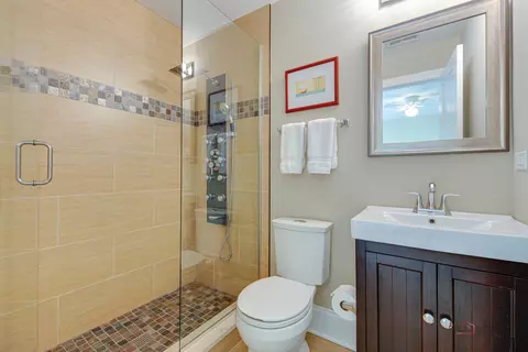 Bath - 192 Gage Rd, Riverside, IL 60546 photo 7 of 9
