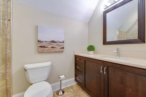 Bath - 192 Gage Rd, Riverside, IL 60546 photo 8 of 9