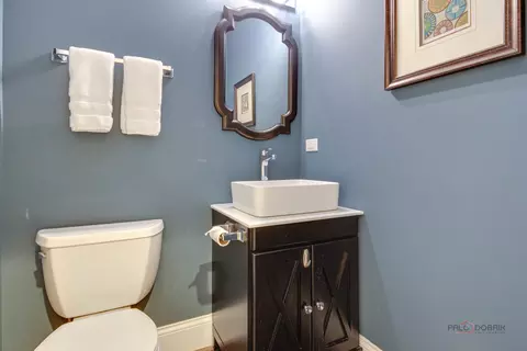 Bath - 192 Gage Rd, Riverside, IL 60546 photo 1 of 9