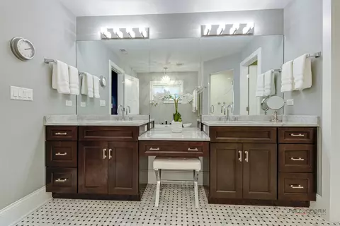 Bath - 192 Gage Rd, Riverside, IL 60546 photo 4 of 9
