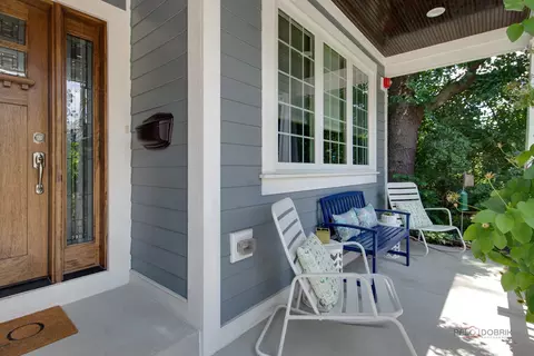 Exterior - 192 Gage Rd, Riverside, IL 60546 photo 4 of 10