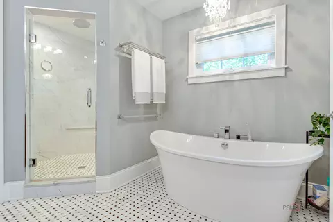 Bath - 192 Gage Rd, Riverside, IL 60546 photo 3 of 9