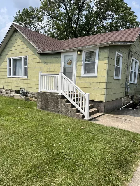 333 Garfield Ave, Peotone, IL 60468