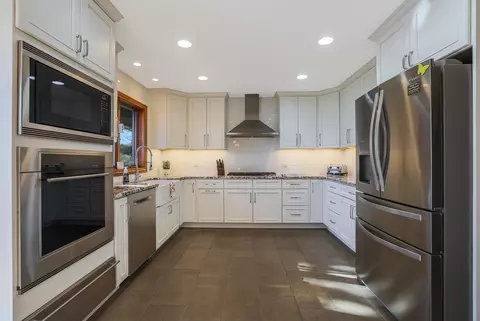 Kitchen - 437 High Rd, Cary, IL 60013 photo 1 of 4