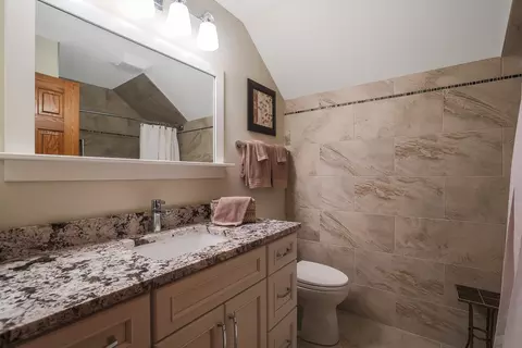 Bath - 437 High Rd, Cary, IL 60013 photo 4 of 6