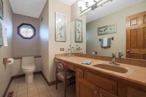 Bath - 437 High Rd, Cary, IL 60013 photo 3 of 6