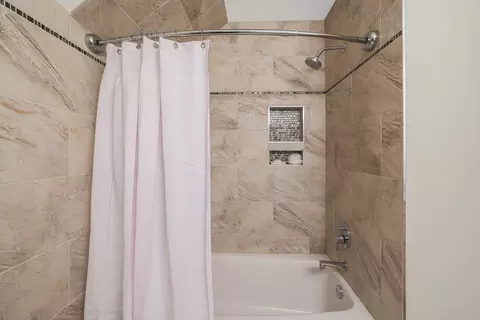 Bath - 437 High Rd, Cary, IL 60013 photo 5 of 6