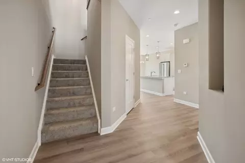 253 Masters Dr, Addison, IL 60101 photo 2