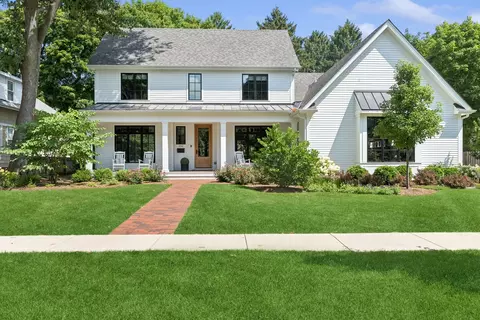 234 Mckinley Ave, Libertyville, IL 60048