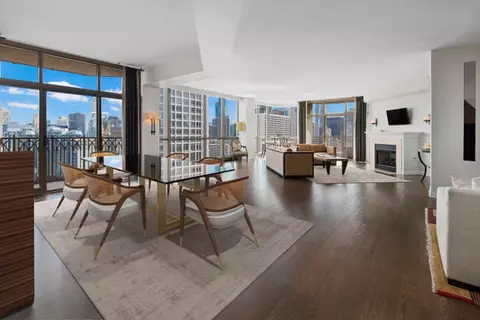 21 E Huron St #3503, Chicago, IL 60611 photo 3