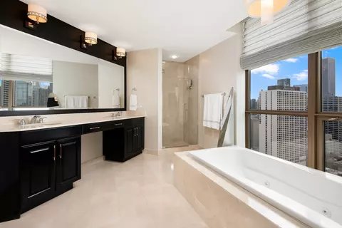 21 E Huron St #3503, Chicago, IL 60611 photo 16