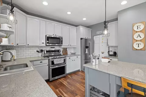 1077 Devon Dr, Antioch, IL 60002 photo 6