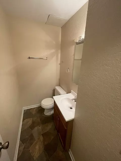 Bath - 1190 N Chicago Pl, Kankakee, IL 60901 photo 1 of 2