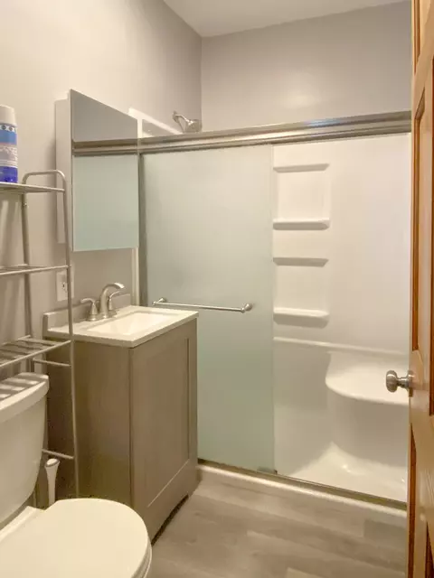 Bath - 1049 5th St, Aurora, IL 60505 photo 1 of 1