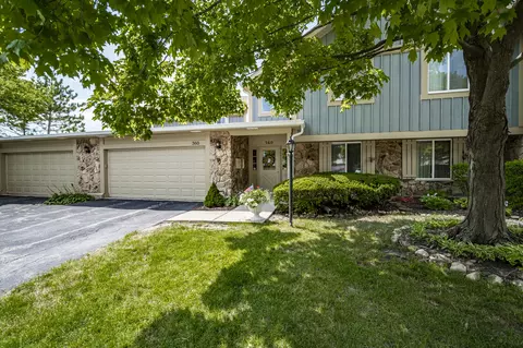 360 Springlake Ln #B, Aurora, IL 60504