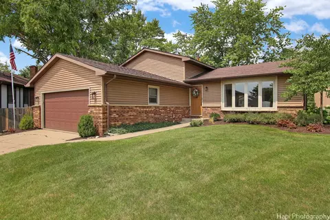 4832 Eastwood Ct, Waukegan, IL 60087