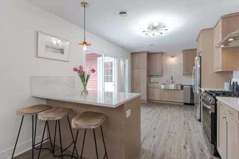 Kitchen - 580 Frederick Ln, Hoffman Estates, IL 60169 photo 5 of 7