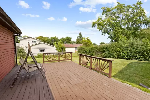 Exterior - 580 Frederick Ln, Hoffman Estates, IL 60169 photo 5 of 8