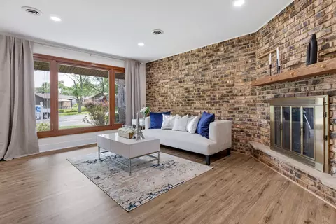 Living - 580 Frederick Ln, Hoffman Estates, IL 60169 photo 1 of 3