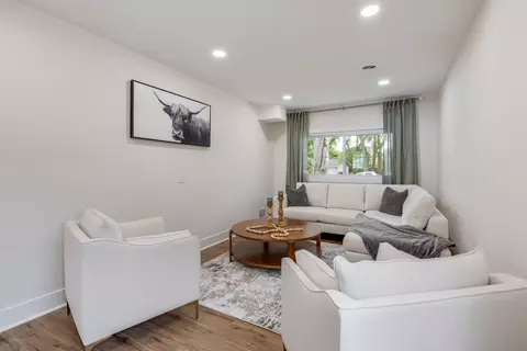 Living - 580 Frederick Ln, Hoffman Estates, IL 60169 photo 3 of 3