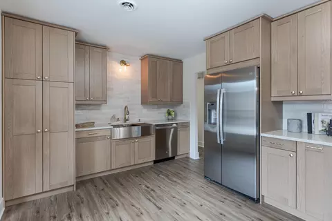 Kitchen - 580 Frederick Ln, Hoffman Estates, IL 60169 photo 2 of 7