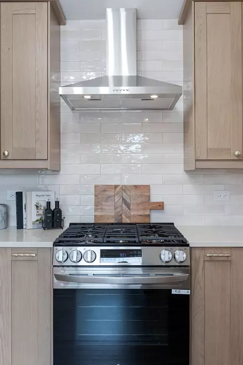 Kitchen - 580 Frederick Ln, Hoffman Estates, IL 60169 photo 4 of 7