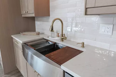 Kitchen - 580 Frederick Ln, Hoffman Estates, IL 60169 photo 3 of 7