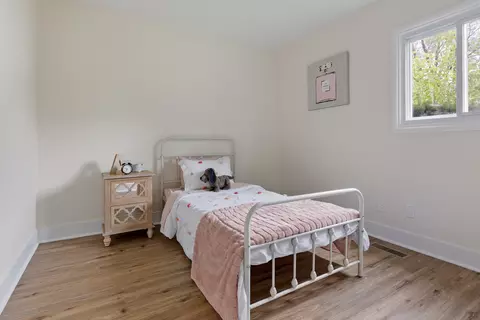 Bedroom - 580 Frederick Ln, Hoffman Estates, IL 60169 photo 2 of 4