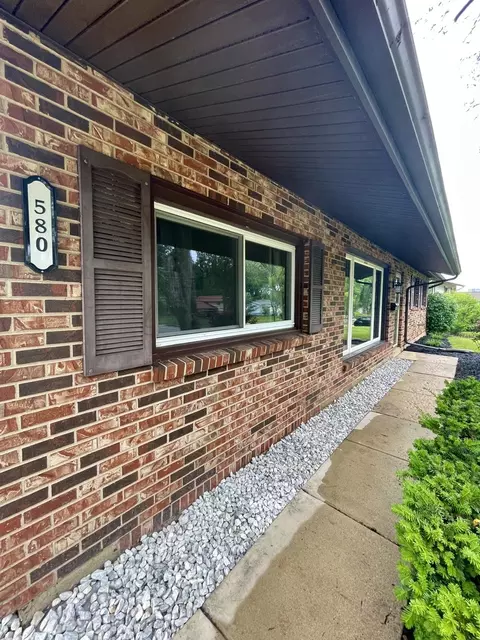 Exterior - 580 Frederick Ln, Hoffman Estates, IL 60169 photo 4 of 8