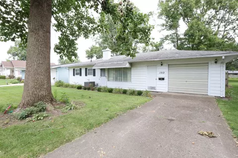 1912 Croxton Ave, Bloomington, IL 61701