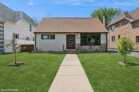 7039 Palma Ln, Morton Grove, IL 60053