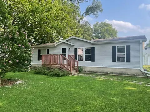 175 East St, Argenta, IL 62501