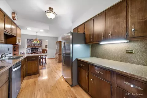 708 Mark Ave, Des Plaines, IL 60016 photo 8