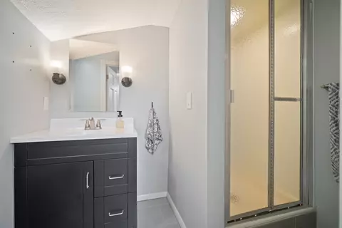 Bath - 316 Highland Ave, Normal, IL 61761 photo 2 of 2