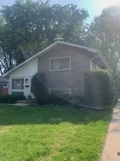 621 N Pine St, Mount Prospect, IL 60056