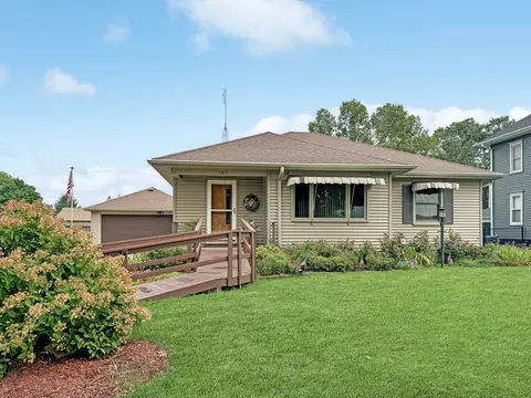 103 S 5th Ave, Forreston, IL 61030