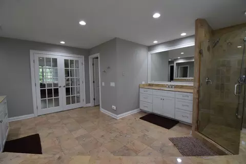 Bath - 29 W023 Bode Rd, Elgin, IL 60120 photo 5 of 7