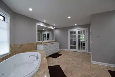 Bath - 29 W023 Bode Rd, Elgin, IL 60120 photo 6 of 7