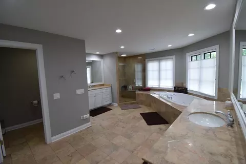 Bath - 29 W023 Bode Rd, Elgin, IL 60120 photo 4 of 7