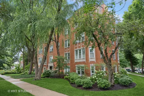 1909 Lincoln St #3A, Evanston, IL 60201