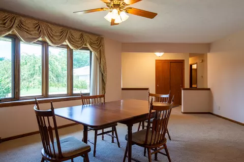 829 Sutton Pl, Freeport, IL 61032 photo 7