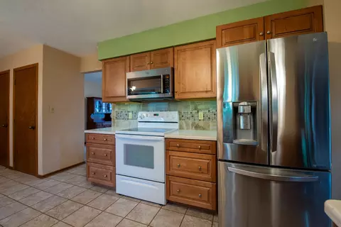 829 Sutton Pl, Freeport, IL 61032 photo 5