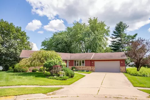 829 Sutton Pl, Freeport, IL 61032 photo 1