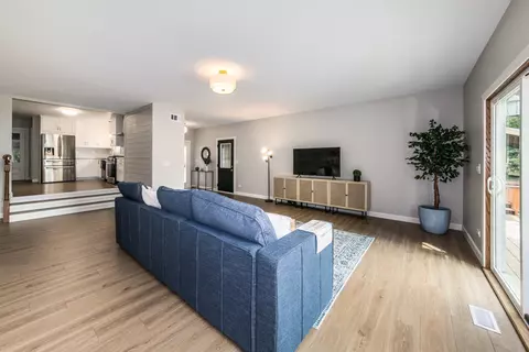Living - 4711 Devon Ave, Lisle, IL 60532 photo 3 of 4
