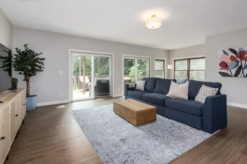 Living - 4711 Devon Ave, Lisle, IL 60532 photo 2 of 4