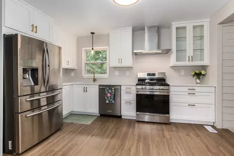 Kitchen - 4711 Devon Ave, Lisle, IL 60532 photo 1 of 2
