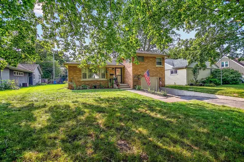 Exterior - 1165 S 8th Ave, Kankakee, IL 60901 photo 2 of 6