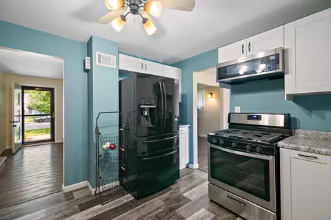 Entry Way - 1165 S 8th Ave, Kankakee, IL 60901 photo 1 of 1